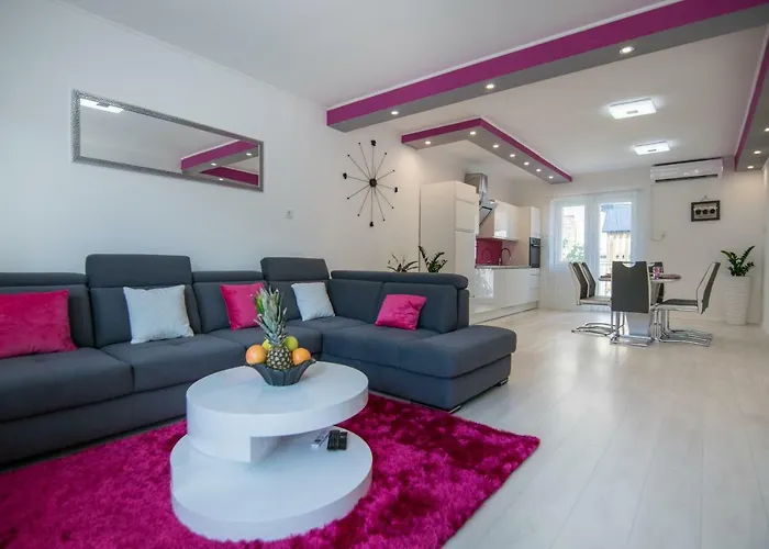 Lucia Σίμπενικ