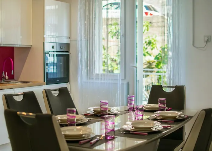 Lucia Σίμπενικ